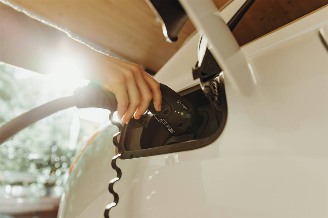 Cargador eléctrico para vehículos